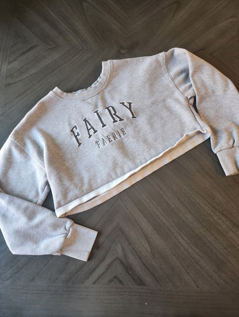 Forever 21 Light Gray "FAIRY FAERIE" Cropped Collegiate Sweatshirt Size S